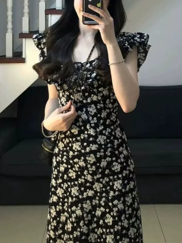 法式方领小飞袖连衣裙女夏气质碎花裙子高级感温柔风甜美收腰长裙