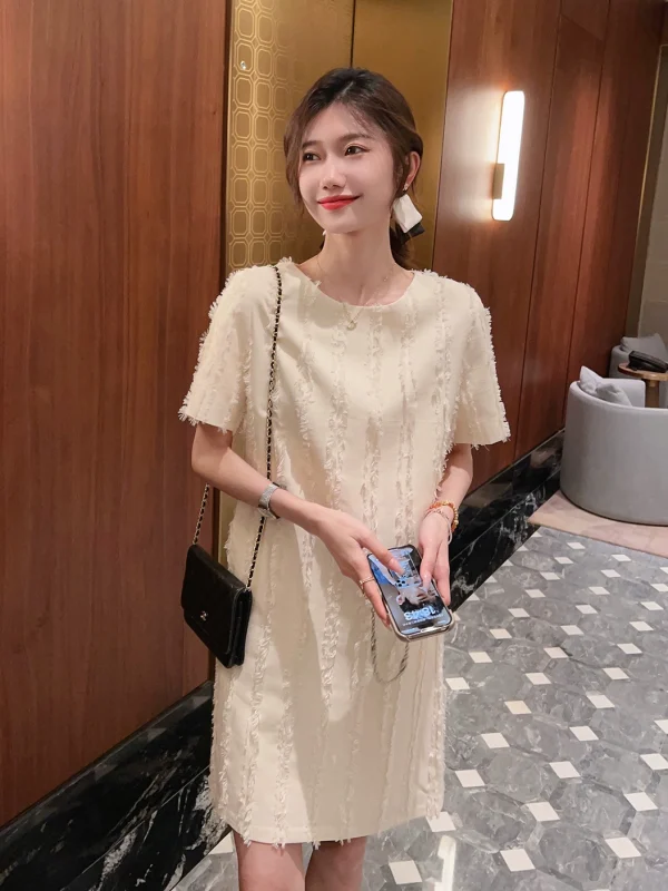 柒柒家 杏色须边竖条短袖连衣裙2023夏季新品显瘦中长款裙子女