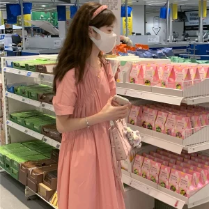 kumikumi法式甜美粉色连衣裙女夏季不规则褶皱宽松中长款过膝裙子