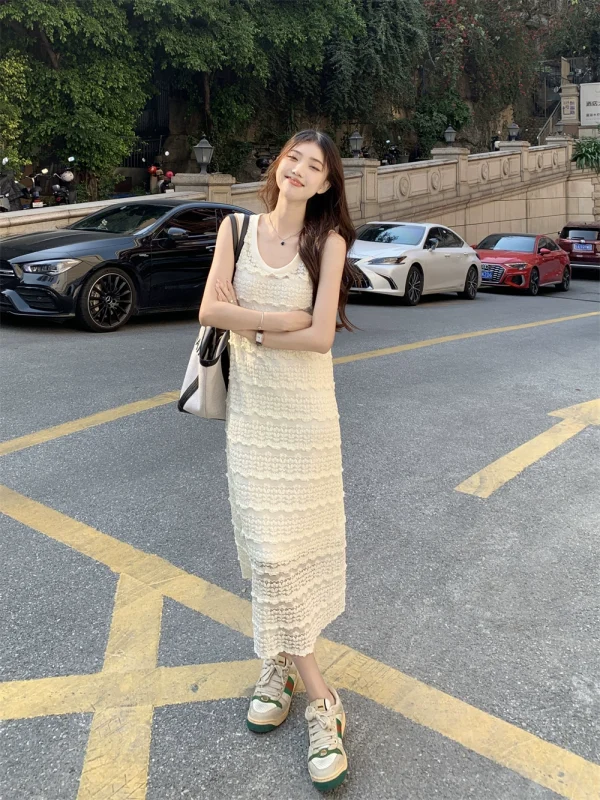 茶歇裙子女装夏季2023年新款温柔风蕾丝宽松显瘦中长款吊带连衣裙