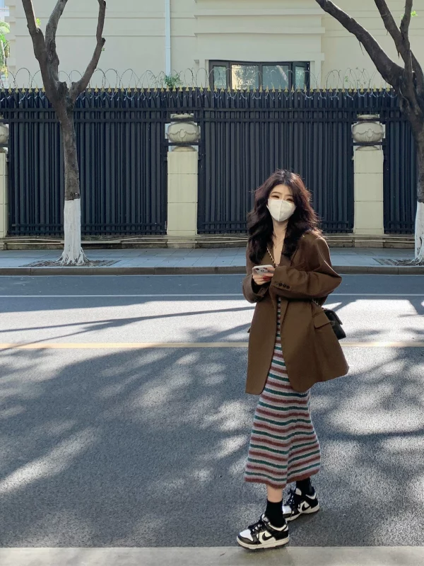 v领吊带裙女春秋内搭长裙高级感港风条纹针织修身打底衫裙连衣裙 - 图片 2