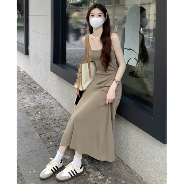气质温柔风吊带连衣裙女夏季设计感2024新款茶歇法式收腰无袖长裙 - 图片 2