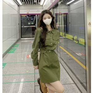 美式工装连衣裙女早秋2023新款POLO领收腰显瘦可盐可甜长袖A字裙
