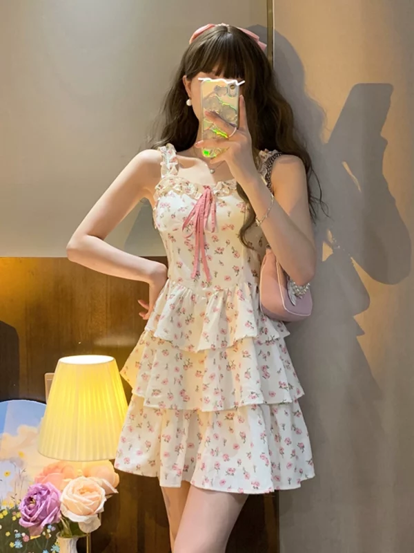甜美碎花吊带连衣裙女夏季2022新款收腰显瘦木耳边系带A字蛋糕裙