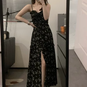 Viiwen 闲适假日碎花连衣裙收腰开叉吊带裙显瘦纯欲百搭黑色长裙