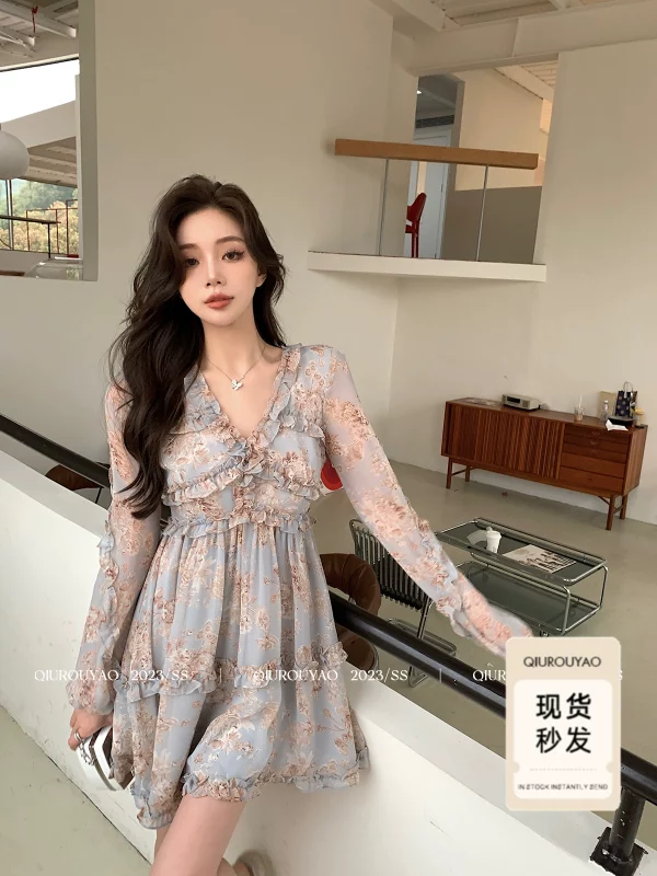 邱肉瑶 2025春季新款法式高级感别致花边长袖碎花气质甜美连衣裙