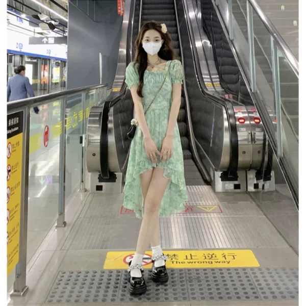 绿色碎花挂脖连衣裙女夏季方领小众独特设计感不规则别致惊艳裙子 - 图片 4