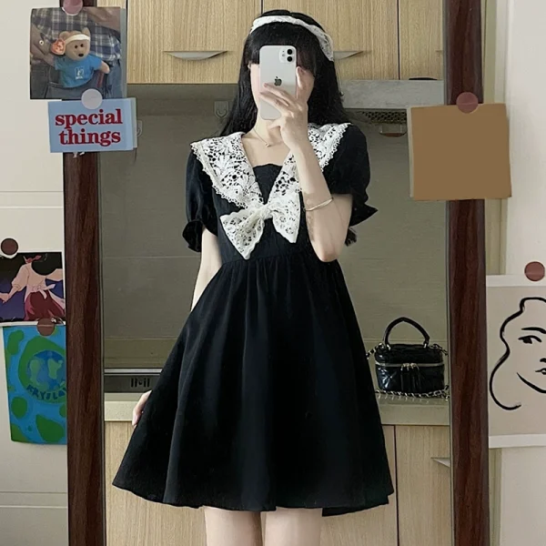 泡泡袖连衣裙女装春季赫本风法式小黑裙收腰显瘦别致设计感长裙子