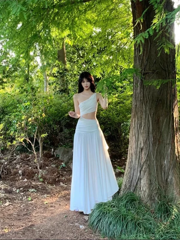 法式小众高级清冷感白色斜肩露腰连衣裙女海边度假氛围感超仙长裙 - 图片 5