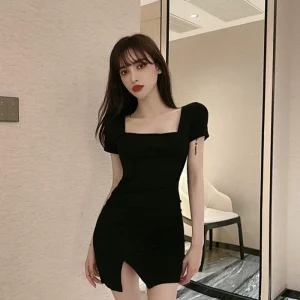 夏季短袖小个子方领连衣裙心机夜场性感开叉包臀赫本风小黑裙潮