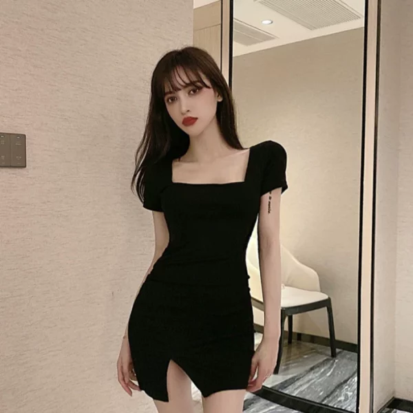 夏季短袖小个子方领连衣裙心机夜场性感开叉包臀赫本风小黑裙潮