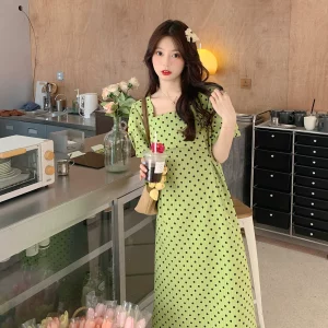 胖mm大码温柔风方领波点连衣裙女夏法式长裙高级感收腰显瘦a字裙