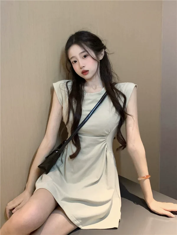 夏季2023年新款纯欲风飞飞袖连衣裙法式修身小个子收腰短裙女裙子