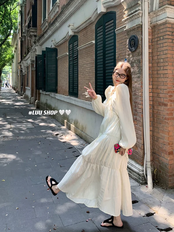 LUU桃喜儿/v领米色抽褶连衣裙小众法式温柔风气质中长款女设计感