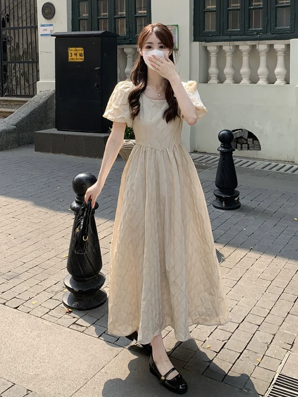 茶歇裙子法式气质过膝长裙女夏季新款高级感泡泡袖收腰显瘦连衣裙
