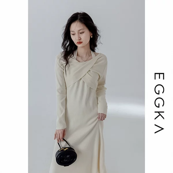 EGGKA拼色长袖连衣裙女2022秋季新款设计感小众扭结挂脖针织裙 - 图片 4