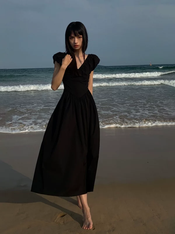 NEVA HU黑色V领高级感连衣裙收腰显瘦女夏新款泡泡袖中长款裙子 - 图片 2