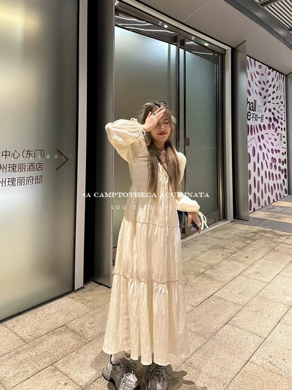 LUU桃喜儿/v领米色抽褶连衣裙小众法式温柔风气质中长款女设计感 - 图片 5