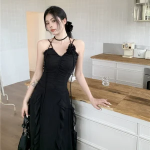 夏季2023年新款镂空V领显瘦拼接褶皱不规则长款挂脖连衣裙女裙子