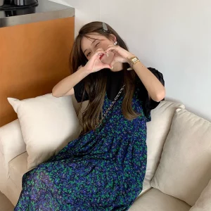 夏季2022年新款中长款套装裙子女气质显瘦小众设计碎花吊带连衣裙