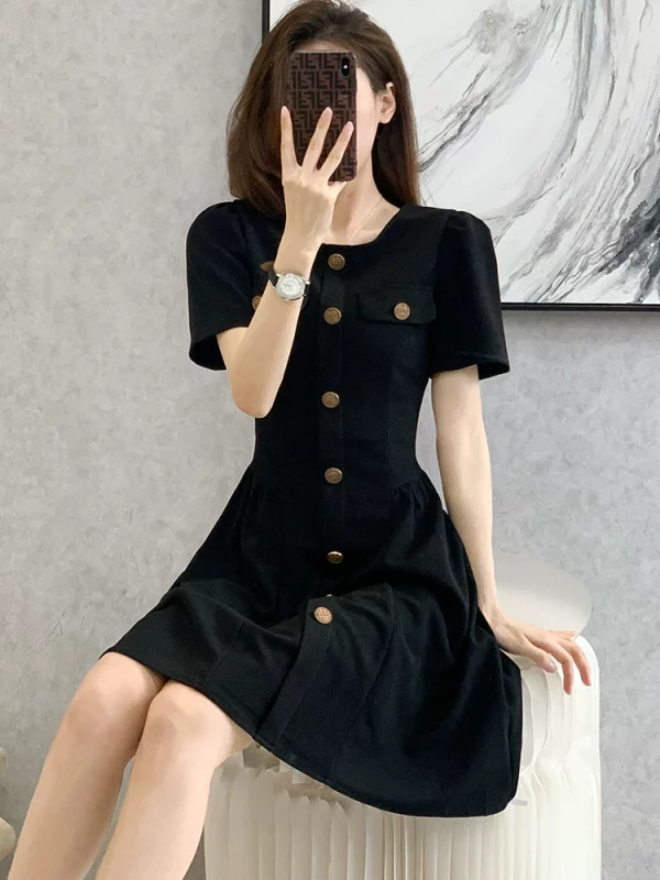 法式泡泡袖黑色连衣裙女薄款赫本风小黑裙收腰显瘦a字裙夏款遮肉 - 图片 4
