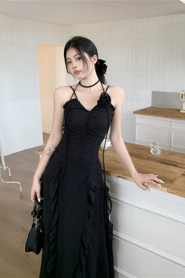 夏季2023年新款镂空V领显瘦拼接褶皱不规则长款挂脖连衣裙女裙子 - 图片 2
