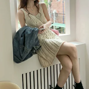 洋气时髦镂空冰丝针织连衣裙女2024夏季叠穿设计感小众吊带短裙薄