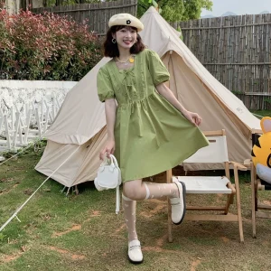 夏季2022年新款韩版连衣裙女装设计感方领泡泡袖别致系带短款裙子