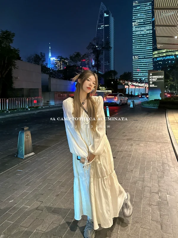 LUU桃喜儿/v领米色抽褶连衣裙小众法式温柔风气质中长款女设计感 - 图片 2