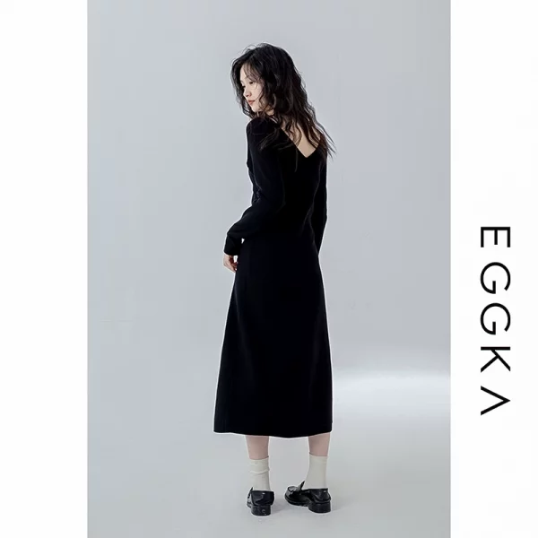 EGGKA拼色长袖连衣裙女2022秋季新款设计感小众扭结挂脖针织裙 - 图片 3