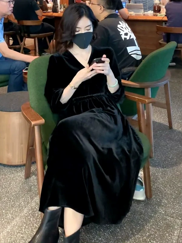 高端定制气质金丝绒连衣裙春秋款欧货长袖收腰显瘦内搭打底长裙子