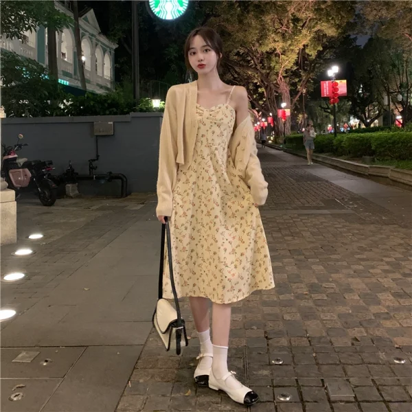 碎花连衣裙女春秋2023年新款超仙收腰吊带裙子针织开衫外套两件套 - 图片 3