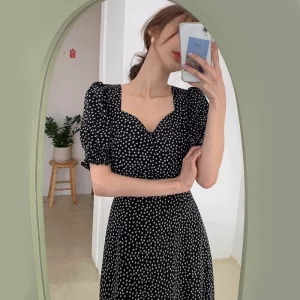 韩国chic复古温柔小雏菊方领露锁骨系带收腰泡泡袖连衣裙长裙女