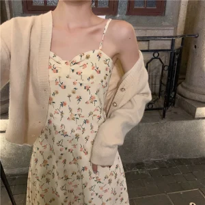 碎花连衣裙女春秋2023年新款超仙收腰吊带裙子针织开衫外套两件套