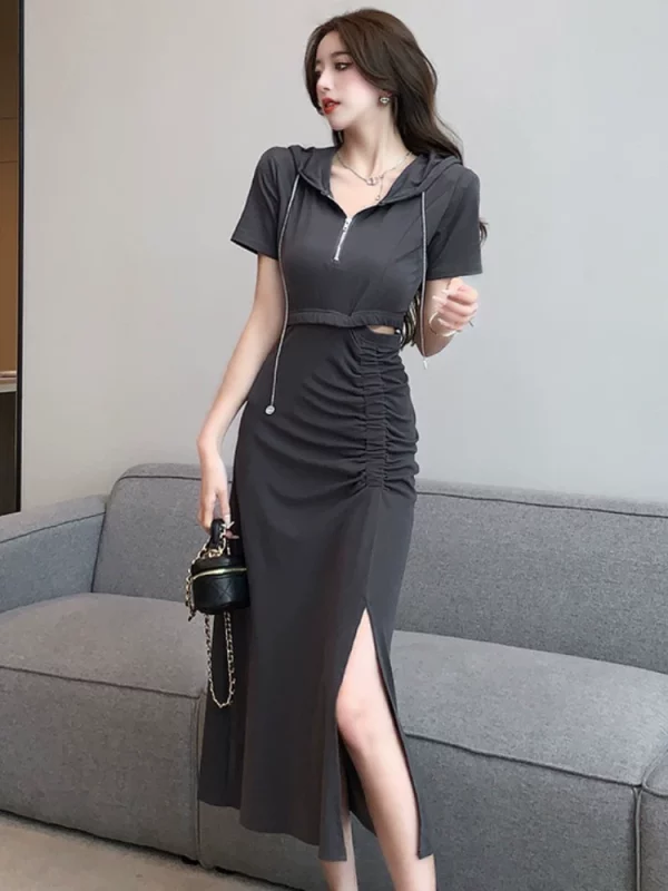 夏季新款气质短袖连帽连衣裙女设计感小心机褶皱露腰开叉包臀长裙 - 图片 5