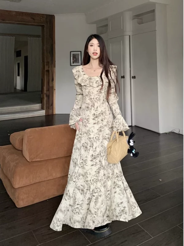 法式荷叶边碎花连衣裙女春秋新款设计感时尚长裙收腰显瘦长袖裙子