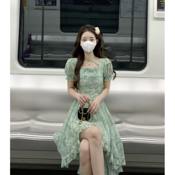 绿色碎花挂脖连衣裙女夏季方领小众独特设计感不规则别致惊艳裙子 - 图片 2
