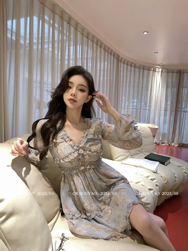 邱肉瑶 2025春季新款法式高级感别致花边长袖碎花气质甜美连衣裙 - 图片 2