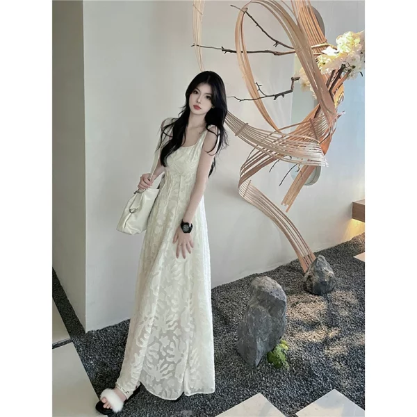 法式高级感镂空连衣裙女春季新款纯欲风收腰别致吊带蕾丝长裙子潮 - 图片 2