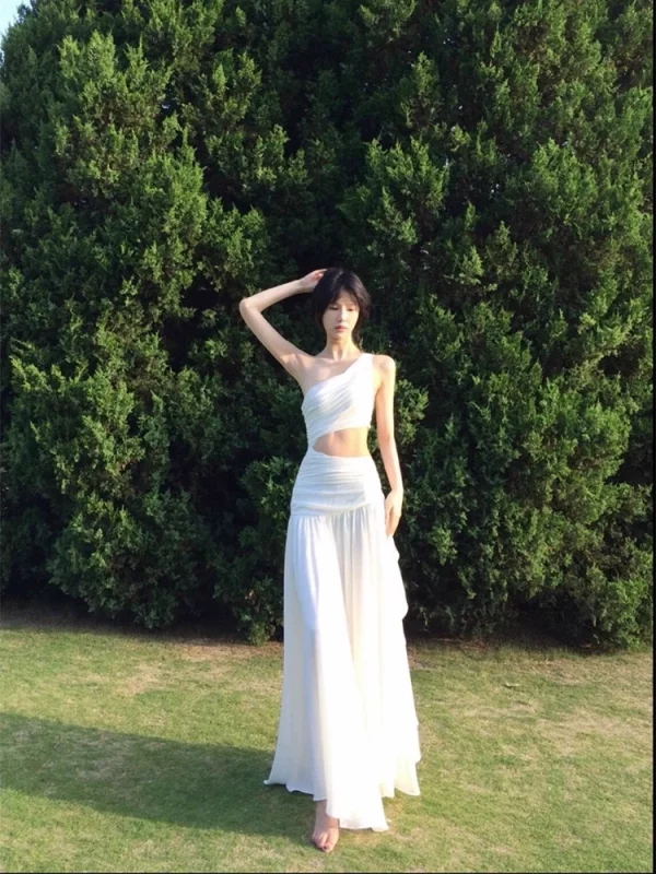 法式小众高级清冷感白色斜肩露腰连衣裙女海边度假氛围感超仙长裙 - 图片 3
