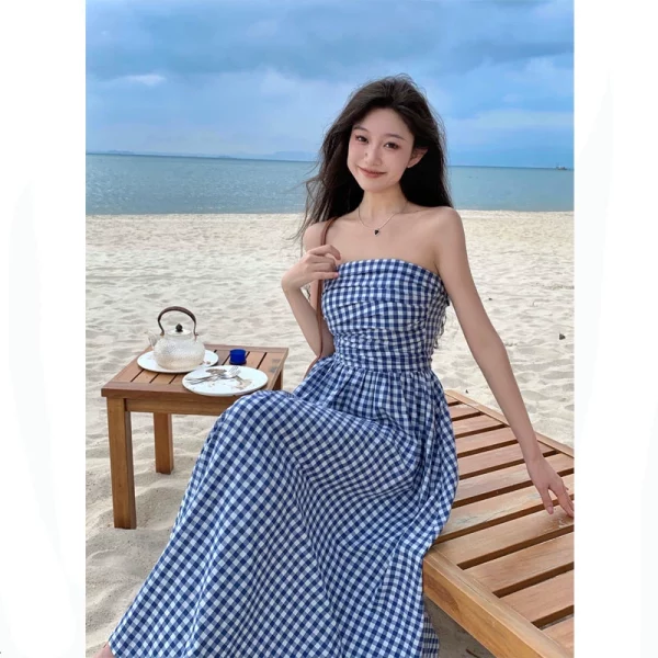 夏季格子吊带抹胸连衣裙女法式高级感复古气质收腰显瘦度假长裙子