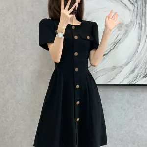 法式泡泡袖黑色连衣裙女薄款赫本风小黑裙收腰显瘦a字裙夏款遮肉