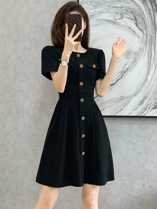 法式泡泡袖黑色连衣裙女薄款赫本风小黑裙收腰显瘦a字裙夏款遮肉