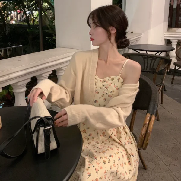 碎花连衣裙女春秋2023年新款超仙收腰吊带裙子针织开衫外套两件套 - 图片 2