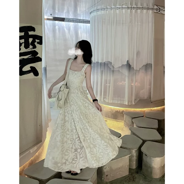 法式高级感镂空连衣裙女春季新款纯欲风收腰别致吊带蕾丝长裙子潮 - 图片 4