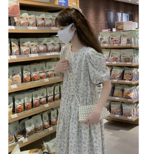 小碎花娃娃连衣裙少女夏季韩系温柔风甜美泡泡袖收腰气质初恋长裙