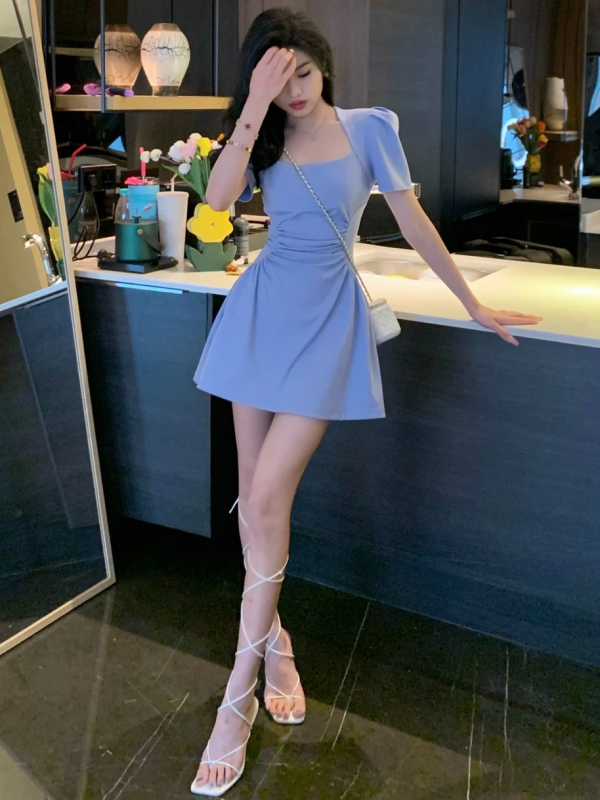 法式蓝色方领镂空泡泡袖连衣裙女2024夏气质显瘦修身辣妹A字短裙