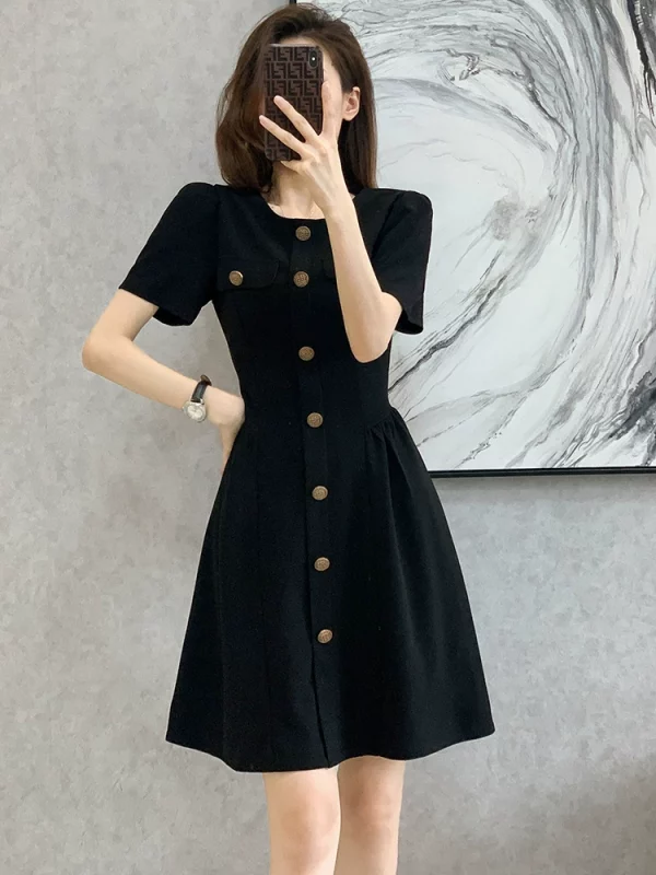 法式泡泡袖黑色连衣裙女薄款赫本风小黑裙收腰显瘦a字裙夏款遮肉 - 图片 2