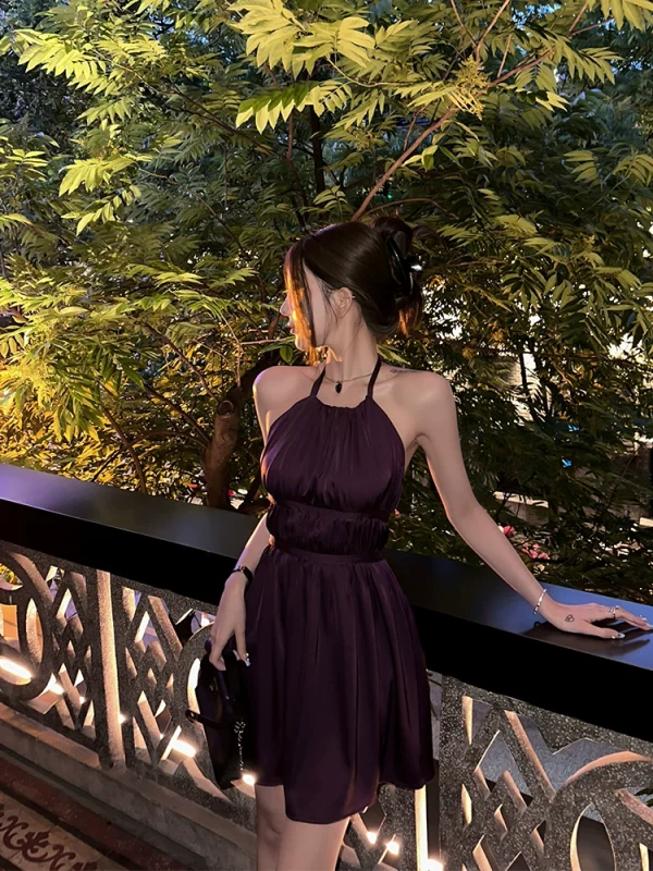 titi小姐姐【妹妹说紫色很有韵味】挂脖露背缎面收腰连衣裙上衣 - 图片 6