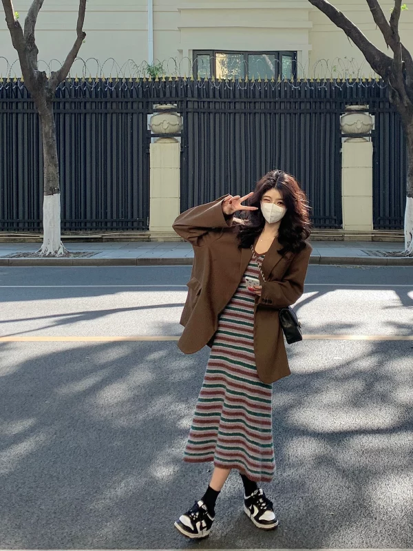 v领吊带裙女春秋内搭长裙高级感港风条纹针织修身打底衫裙连衣裙 - 图片 4